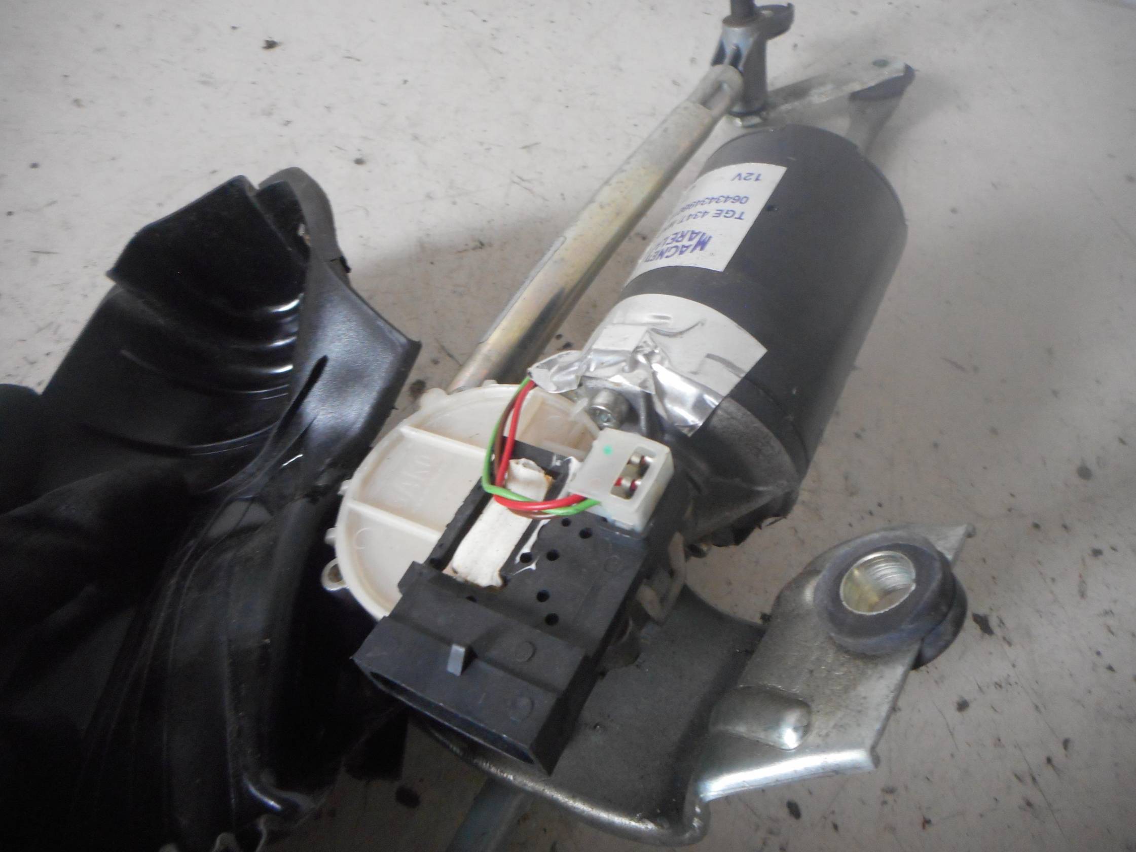 Braccio tergiparabrezza sx.